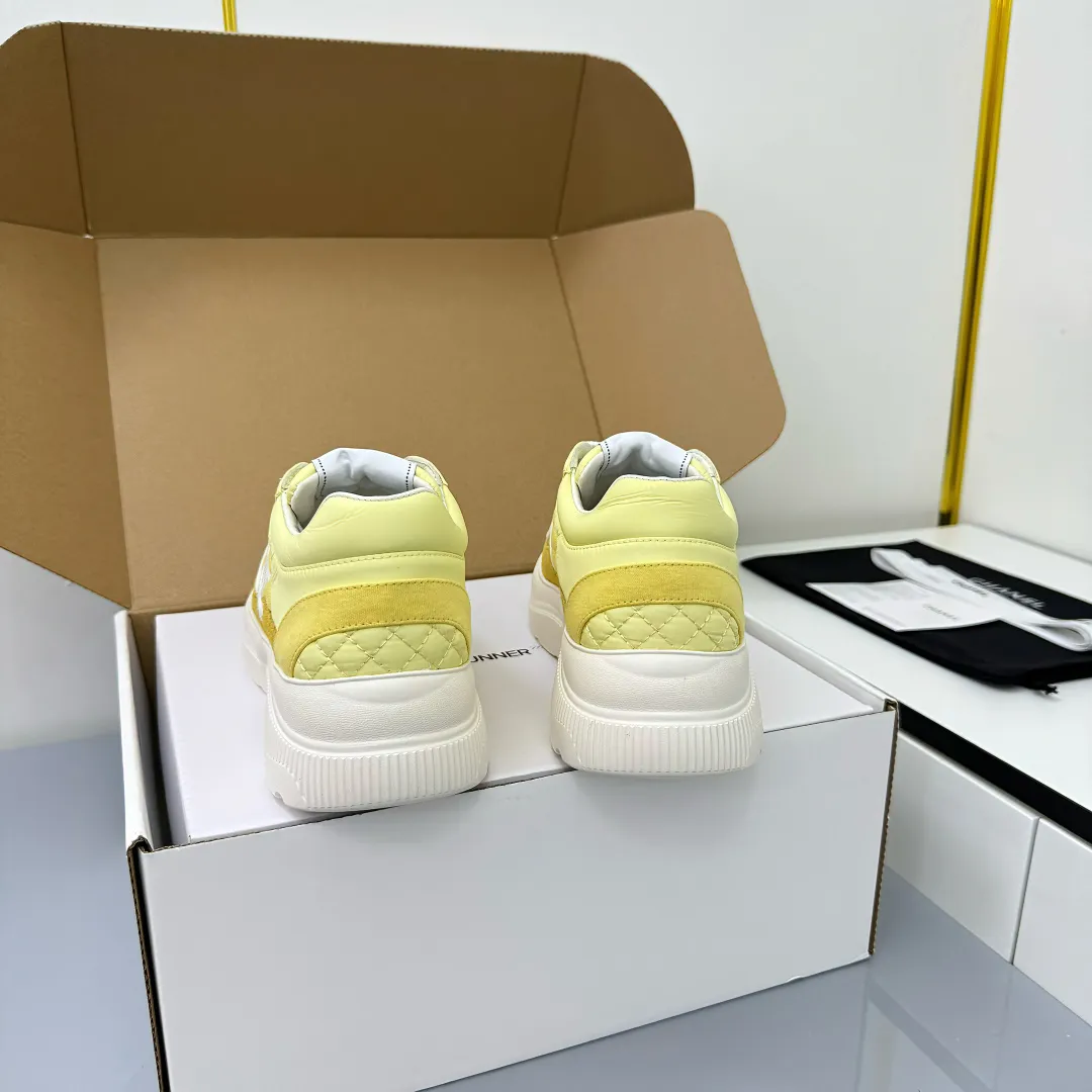 👟👟Ex-factory price 620👟👟 Chanel bread shoes ~ original calfskin panda shoes Chanel 25C latest hot style panda black and white sports shoes casual sneakers Xiaoxiang hot item classic black and white panda color coco girls must pay Fabric: original custom mixed sheepskin lining: original imported breathable mesh lining outsole: Original molded rubber + TPU combination Size: Women's 35-41